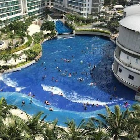 Manila Urban Resort At Azure Экстерьер фото