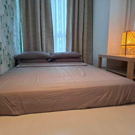 Manila Urban Resort At Azure Экстерьер фото