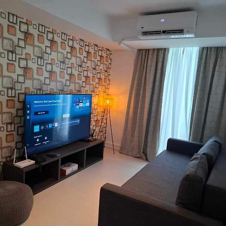 Manila Urban Resort At Azure Экстерьер фото