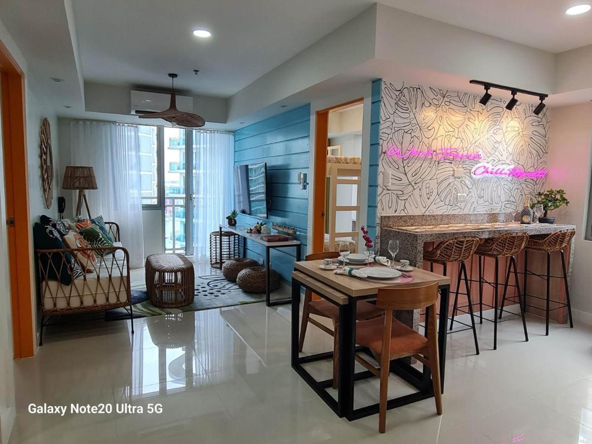 Manila Urban Resort At Azure Экстерьер фото