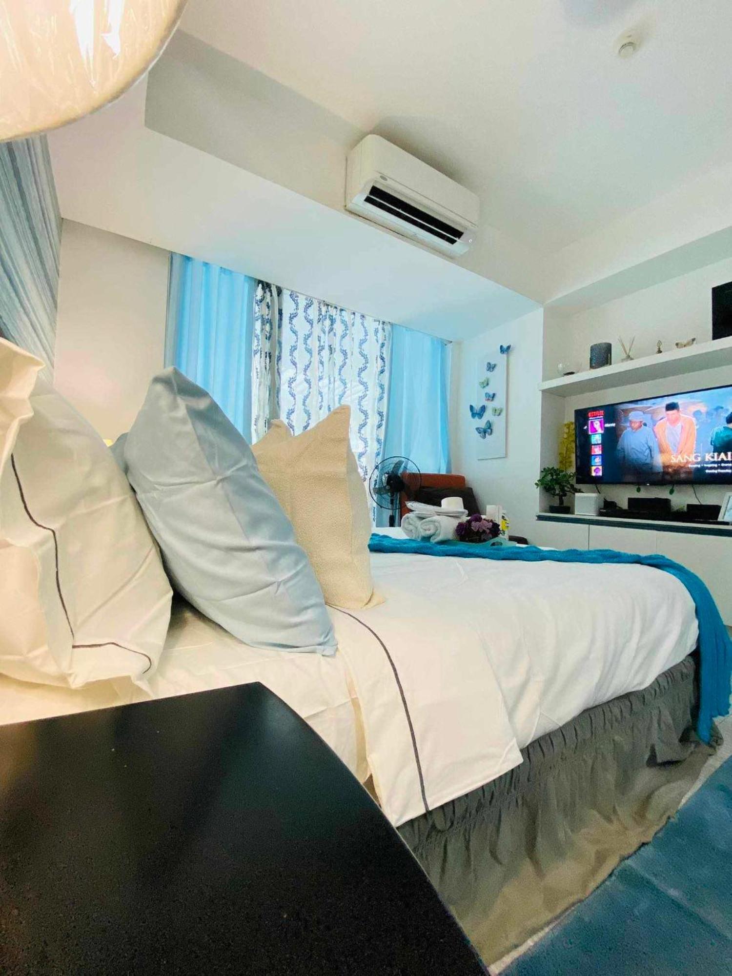 Manila Urban Resort At Azure Экстерьер фото