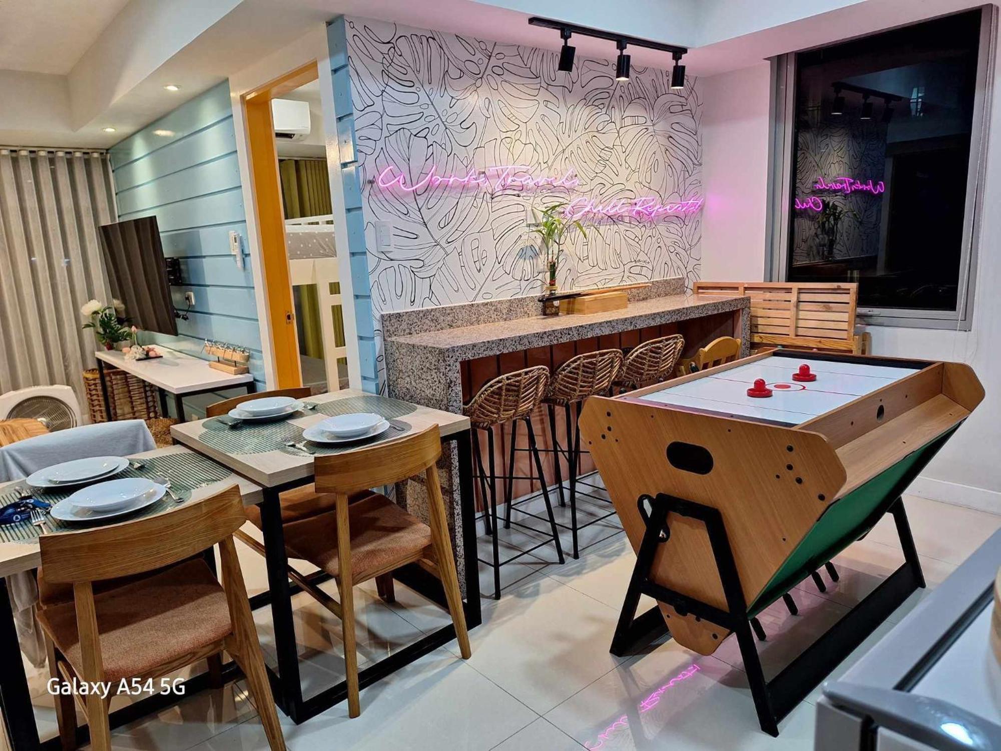Manila Urban Resort At Azure Экстерьер фото
