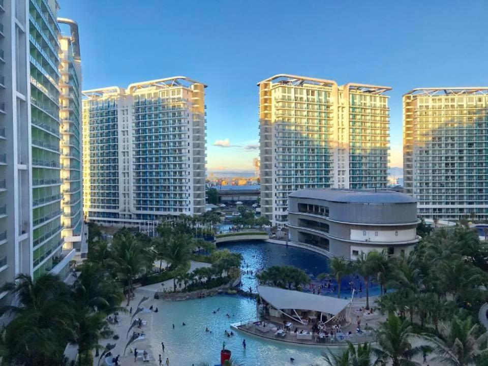 Manila Urban Resort At Azure Экстерьер фото