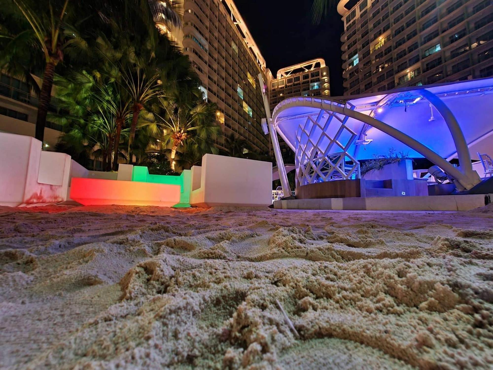 Manila Urban Resort At Azure Экстерьер фото