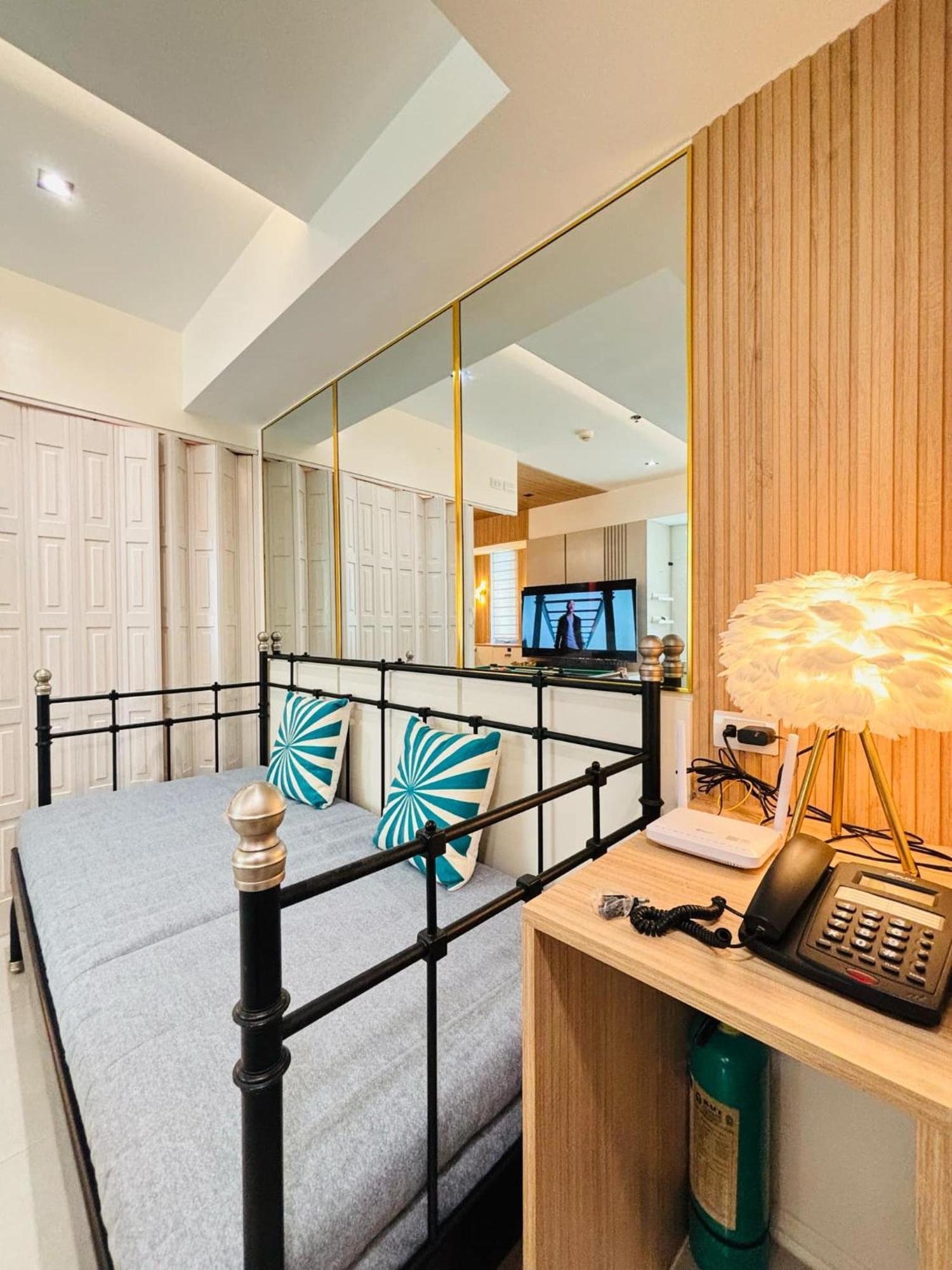 Manila Urban Resort At Azure Экстерьер фото