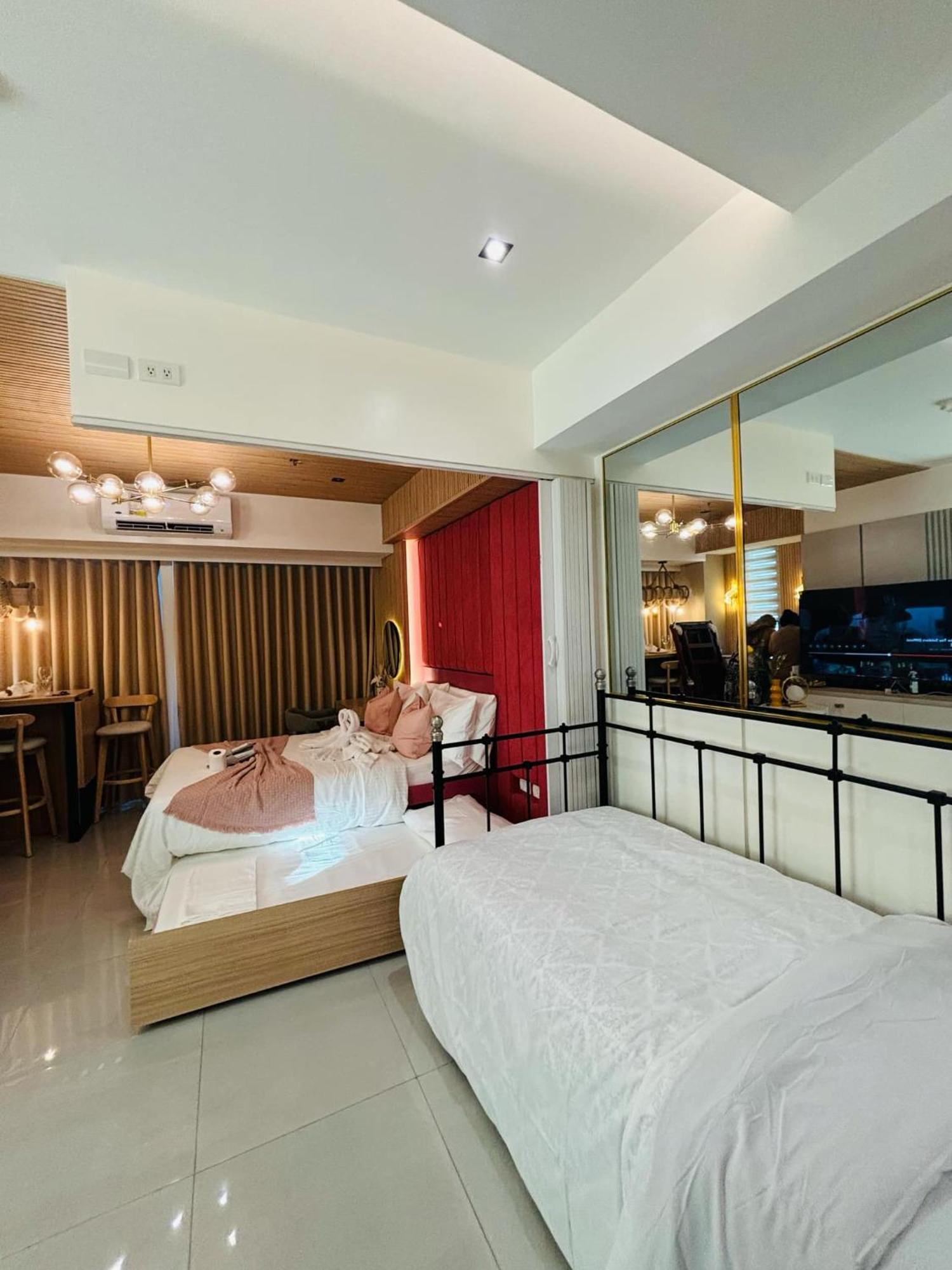 Manila Urban Resort At Azure Экстерьер фото