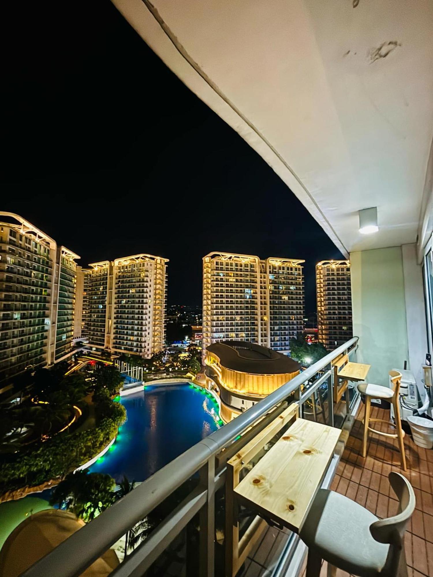 Manila Urban Resort At Azure Экстерьер фото