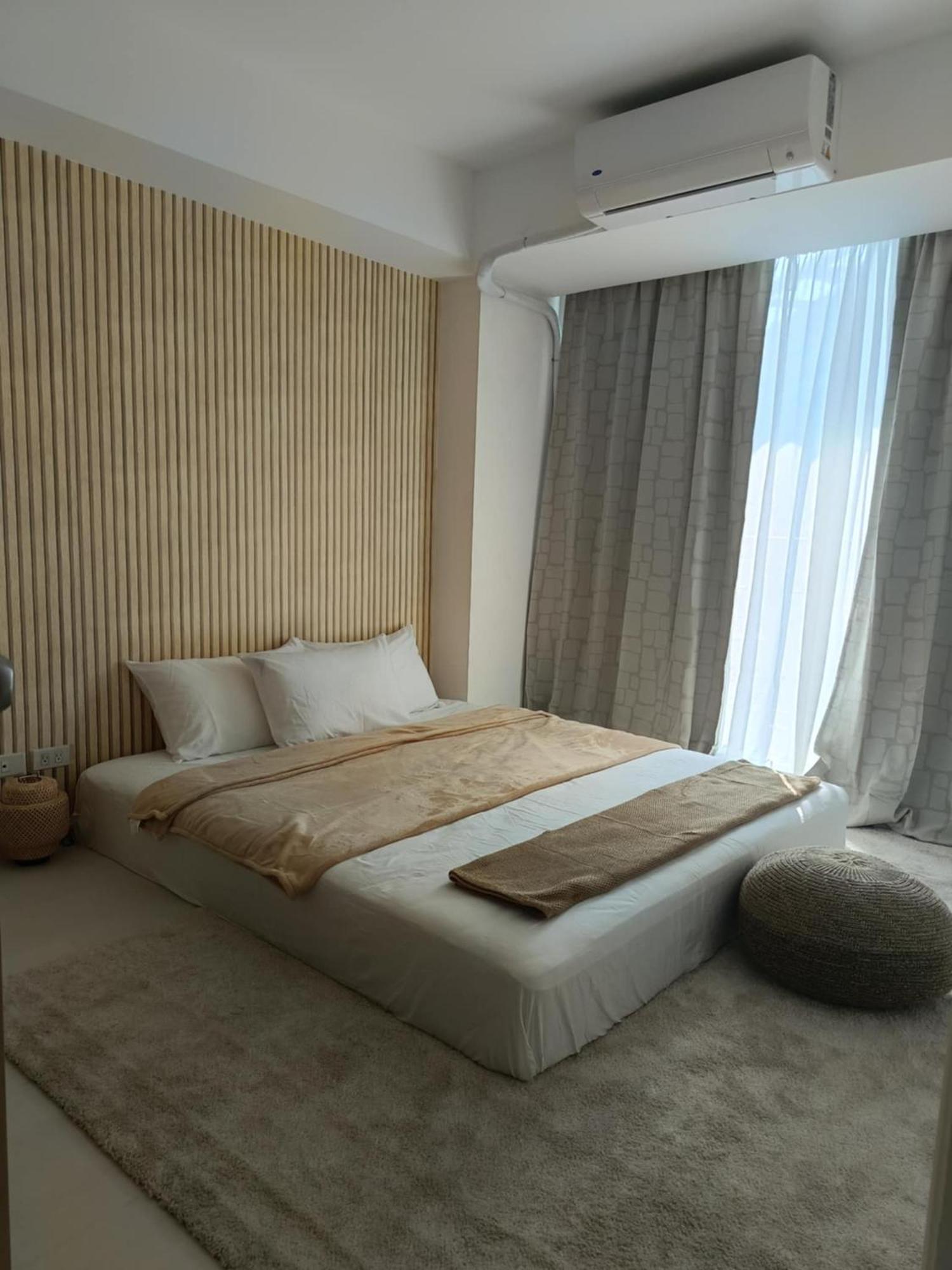 Manila Urban Resort At Azure Экстерьер фото