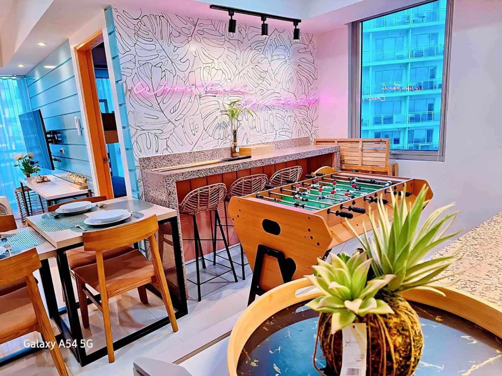 Manila Urban Resort At Azure Экстерьер фото