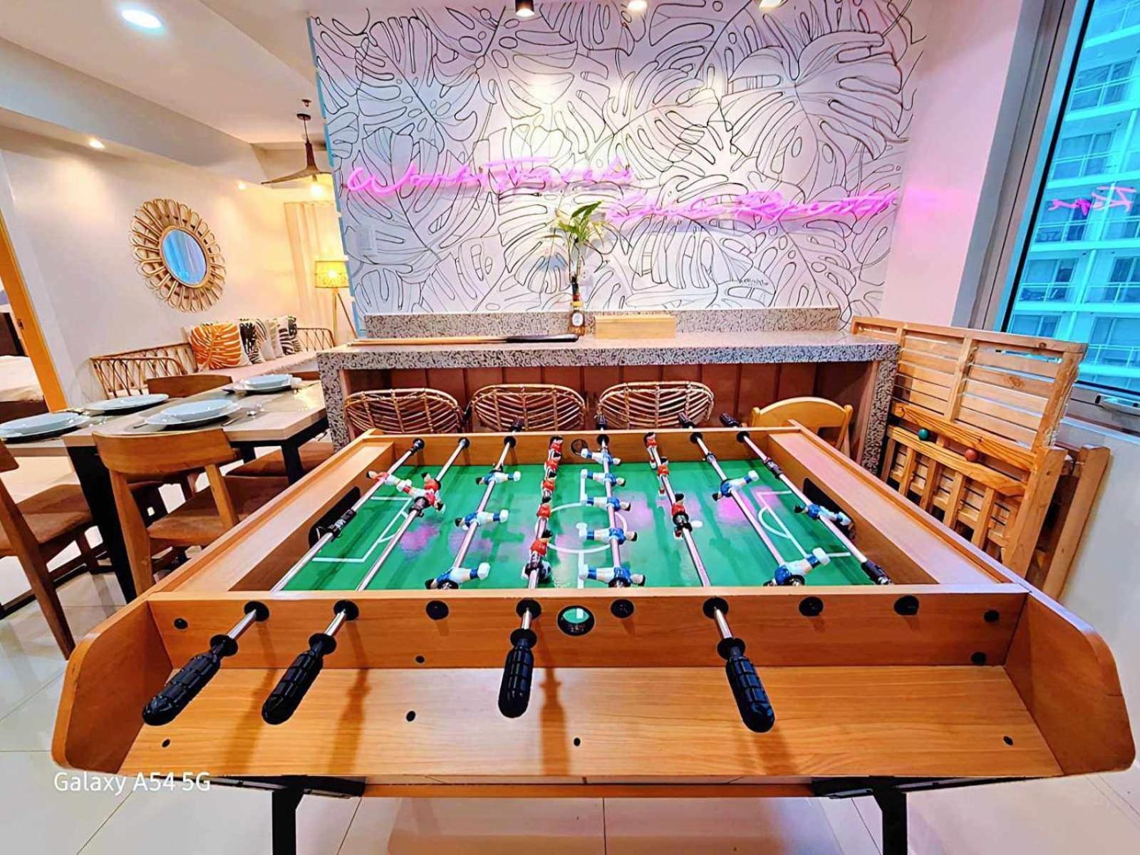 Manila Urban Resort At Azure Экстерьер фото