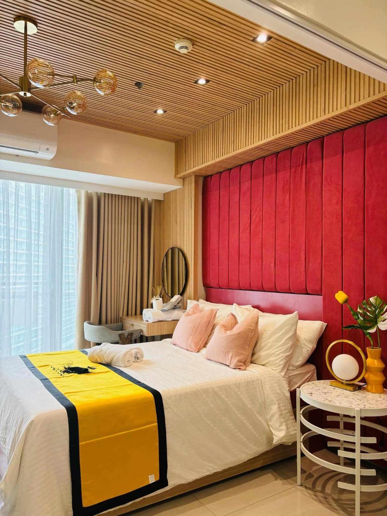 Manila Urban Resort At Azure Экстерьер фото