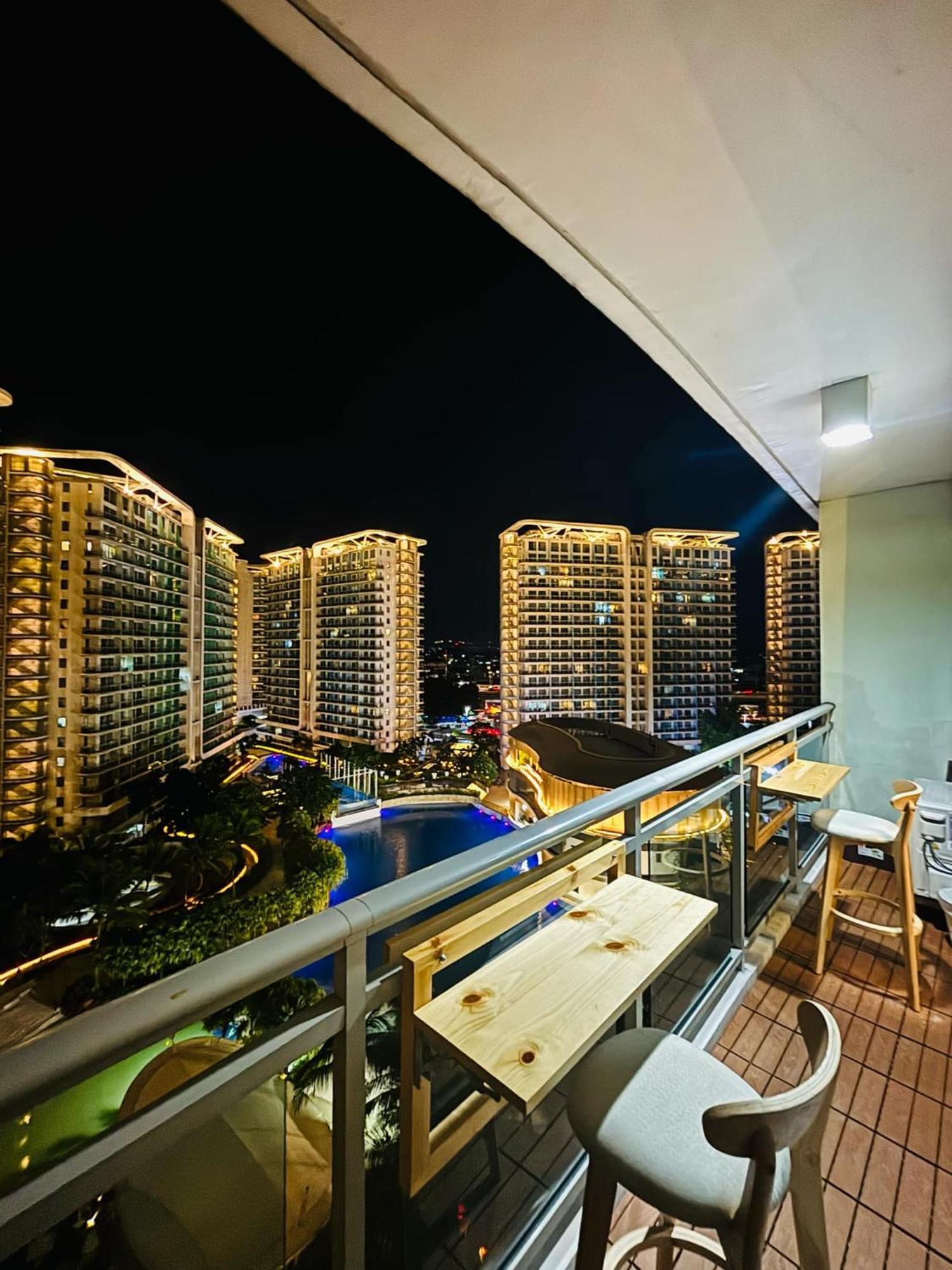 Manila Urban Resort At Azure Экстерьер фото