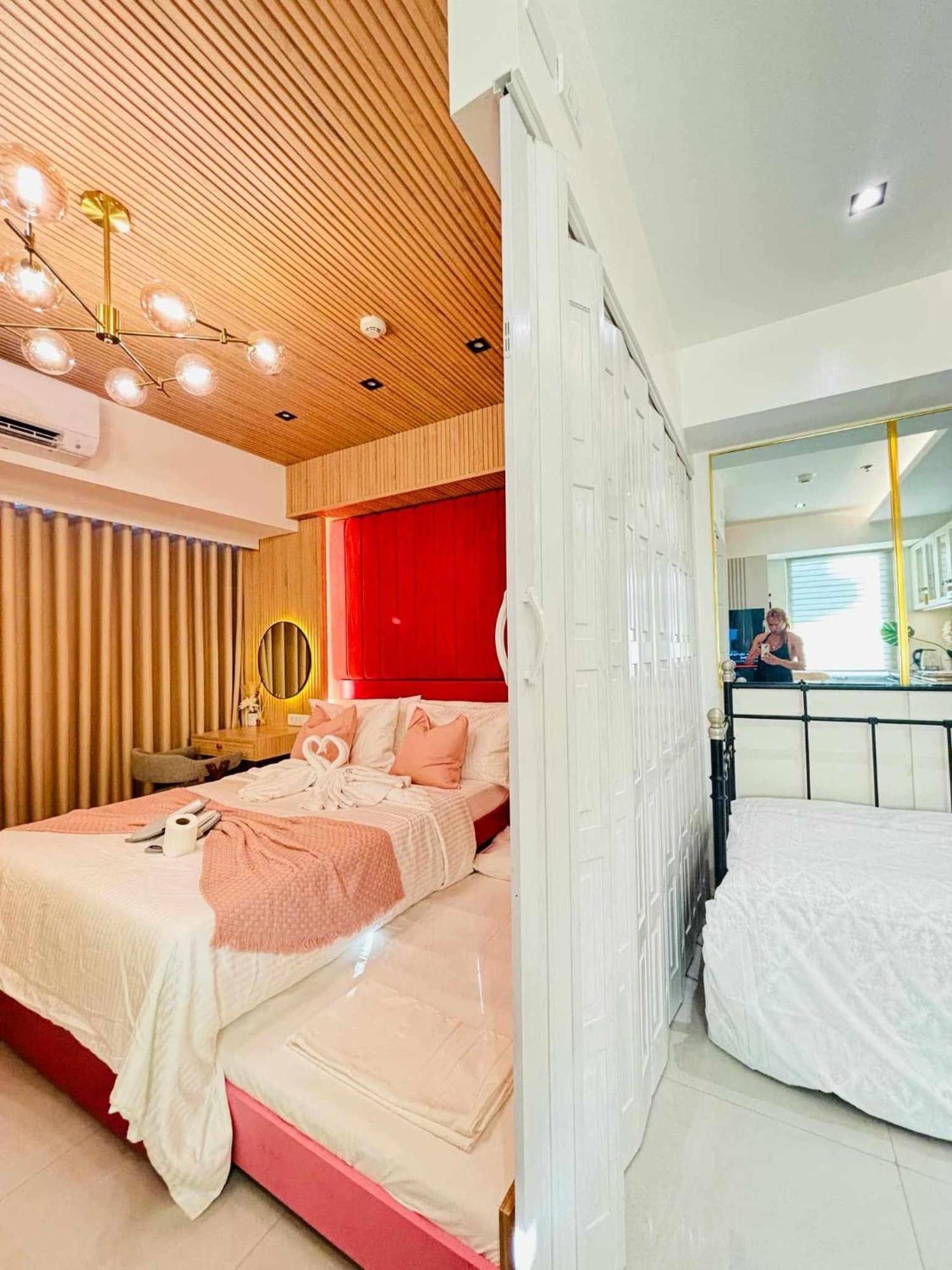 Manila Urban Resort At Azure Экстерьер фото